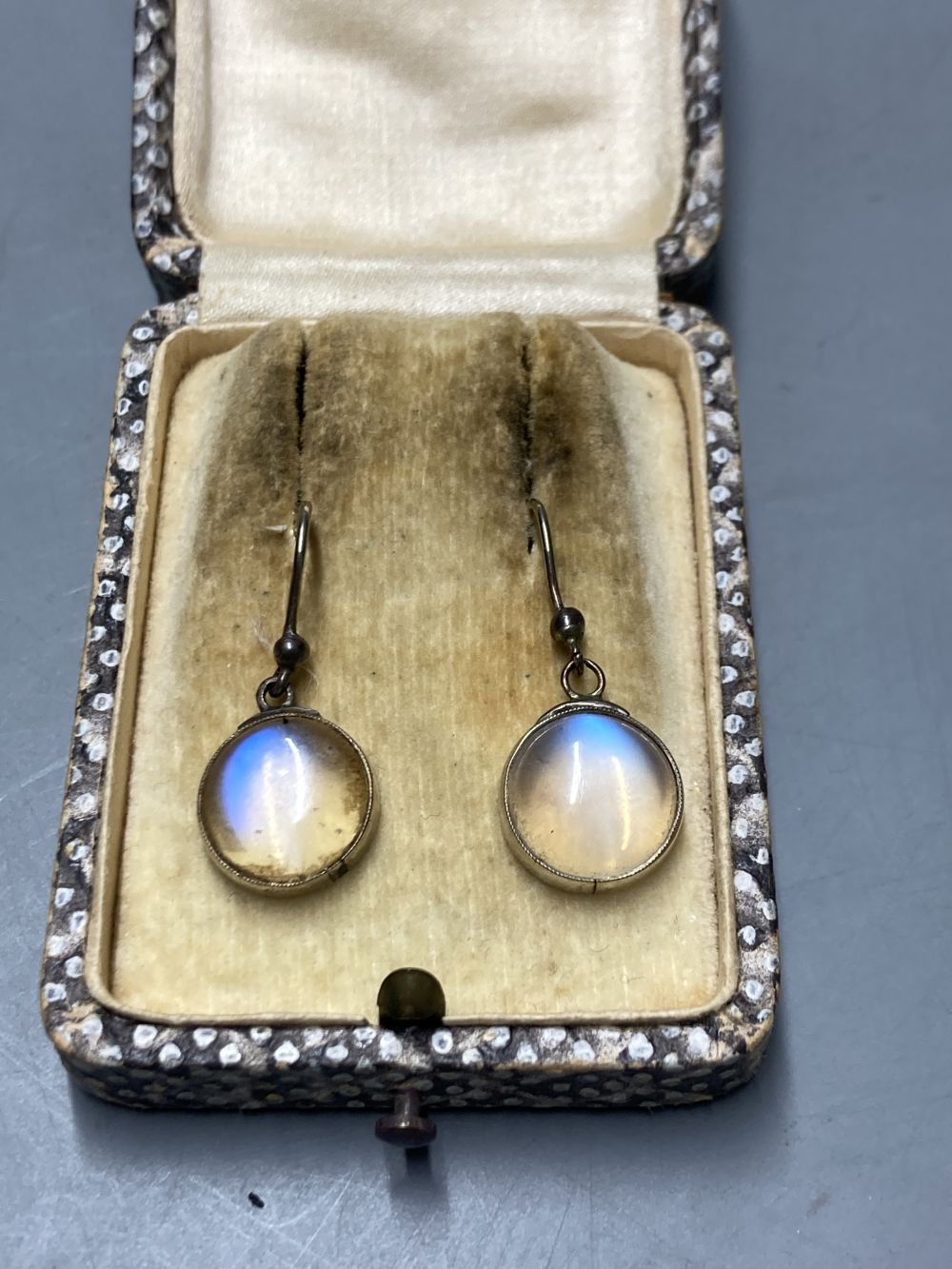 Two yellow metal-mounted shell pendants, a moonstone ring , a similar pair of drop earrings and a mourning brooch,